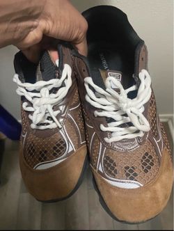Brown bottega