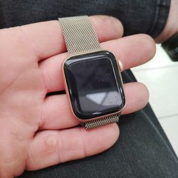 Apple IWatch.      Series 6