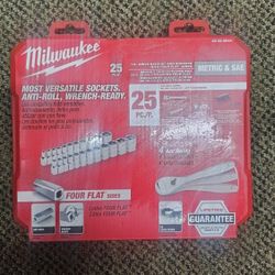 Milwaukee
1/4 in. Drive SAE/Metric Ratchet and Socket Mechanics Tool Set (25-Piece)