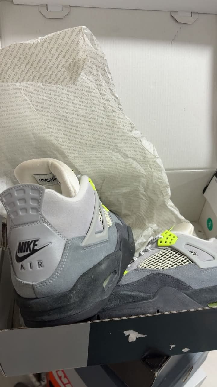 Nike Air Jordan 4