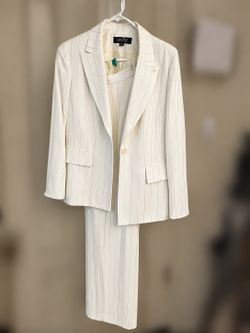 White Suit Top Quality