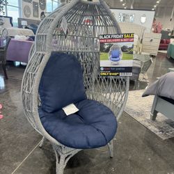 STANDING BASKET CHAIR