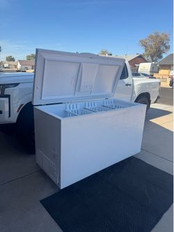 NICE!! CLEAN!! Large kenmore chest freezer