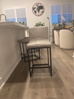 Sophia & William Light Grey bar stools