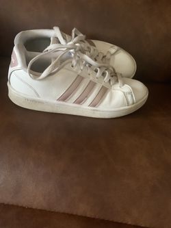 Girl’s/Women’s leather Adidas sneakers size 6.5 *great condition*