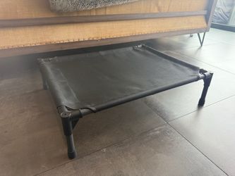 Elevated dog bed