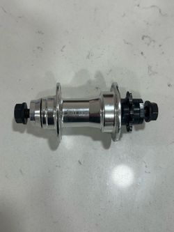 Deluxe 9 Tooth Sealed Bearing Hub 36 Hole