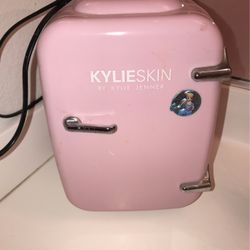 KYLIE JENNER BEAUTY FRIDGE