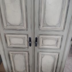 Armoire/ entertainment center