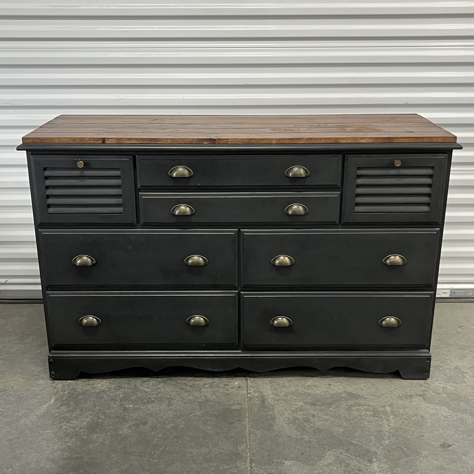 Black refinished 8 drawers dresser