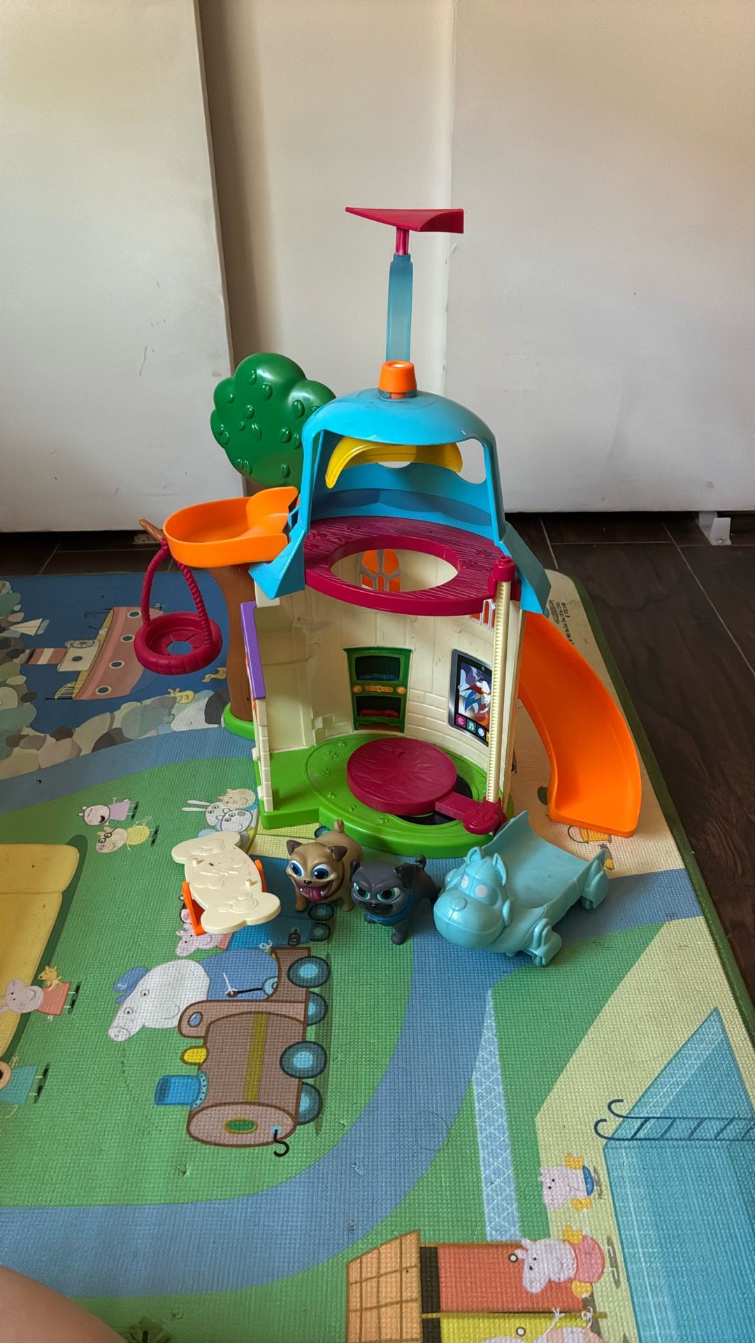 Disney Puppy Dog Pals treehouse