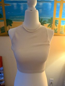 White xs cotton on crop top sleeveless