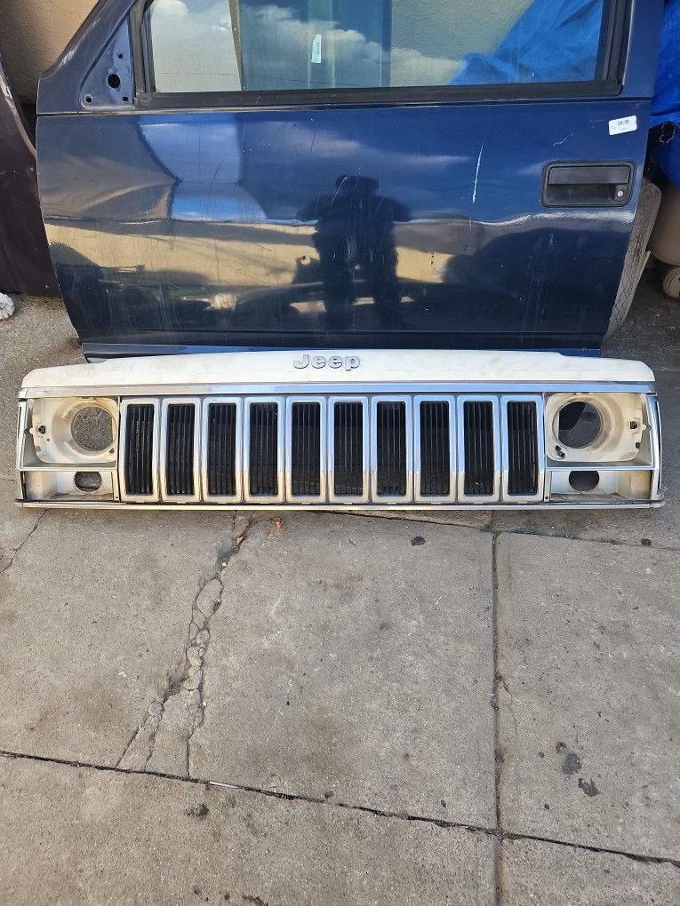 Front Grill Part Comanche 1992