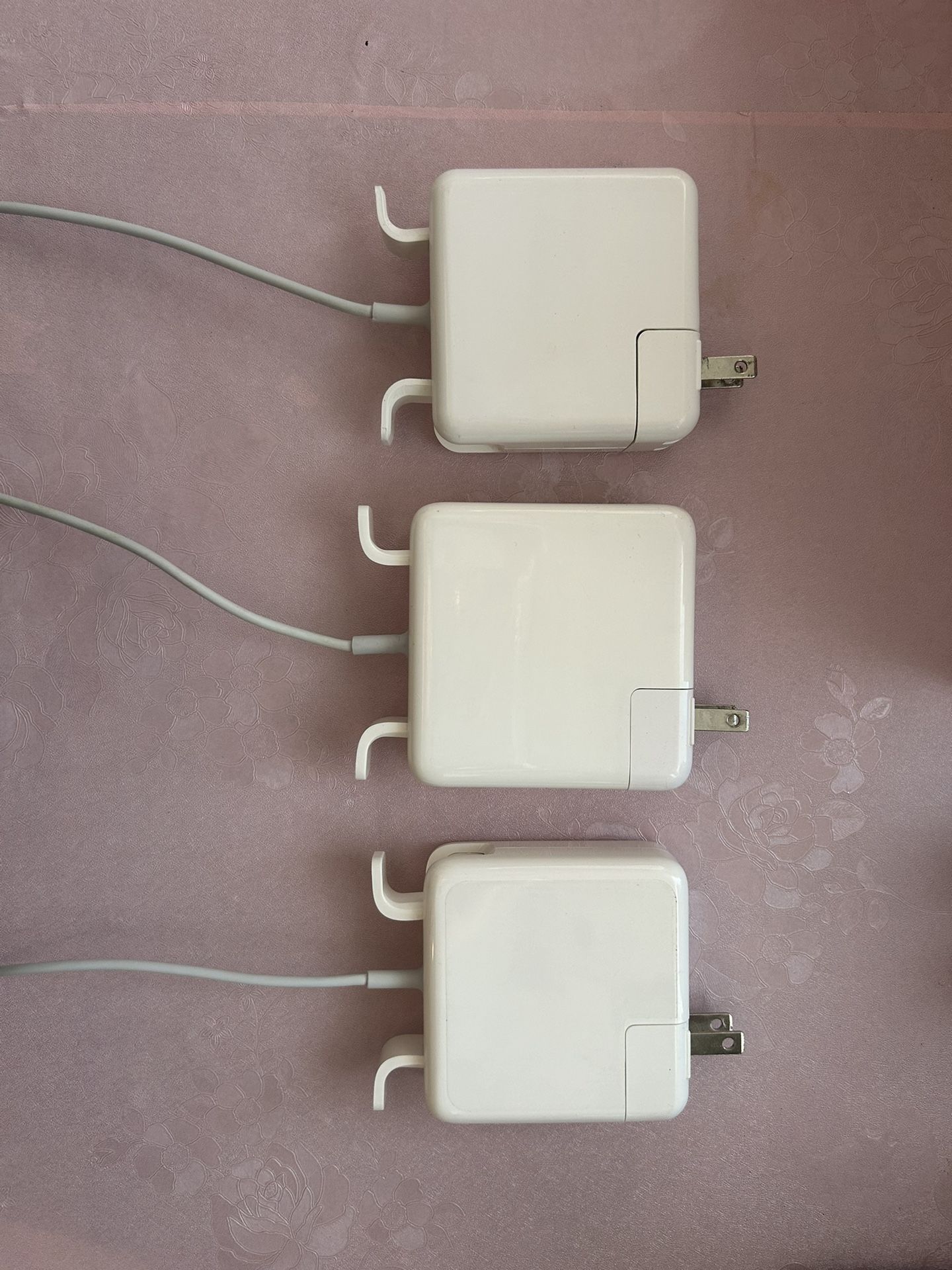 MACBOOK CHARGER
