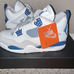 New!!! Jordan 4 Retro “Military Blue” Size 9M