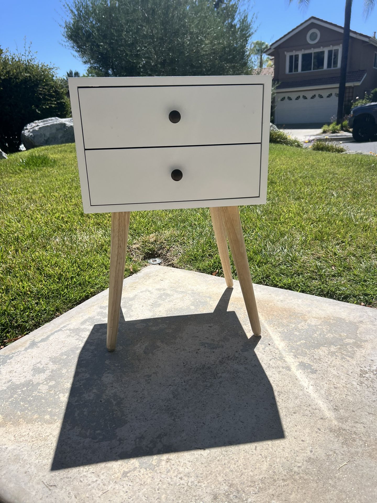 Cute White Retro End Table/Dresser