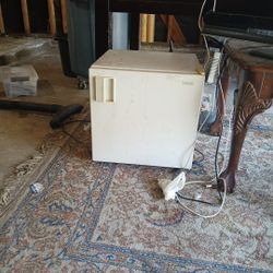 Mini Fridge 