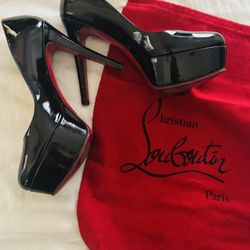 Women’s Christian Louboutin Heels Size 35 (5)