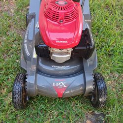 Lawnmower/lawn Mower Honda Harmony Start Right Up Excellent Conditions Rear Wheel Drive Self Propelled Ready For Work. 