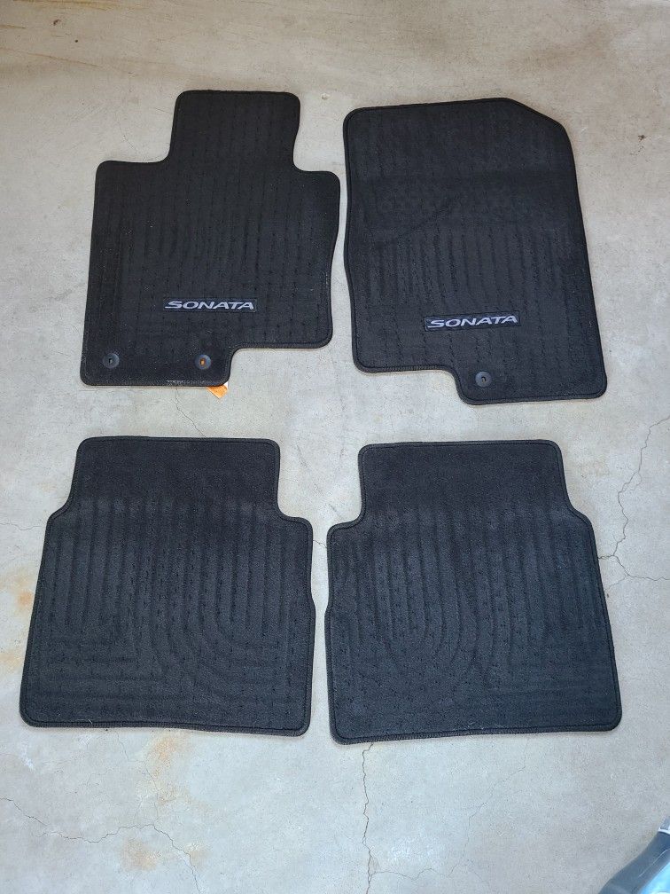 Hyundai Sonata floor mats, like new