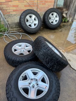 5 set of jeep wheels/tires