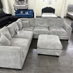 Light Gray Sectional With Ottoman 549 