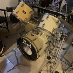 Vintage   Pearl Drums   Complete  Well Maintained  