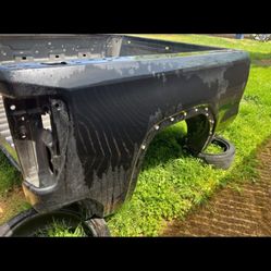 bed for a 2019-2022 gmc sierra only bed like new conditions 