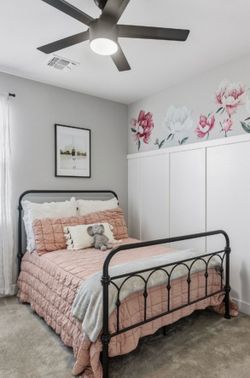 BEAUTIFUL FULL SIZE METAL BED FRAME WITH BOX SPRING AND MATTRESS FOR SALE! Asking $325 for ALL. Cash only. Pick up only.