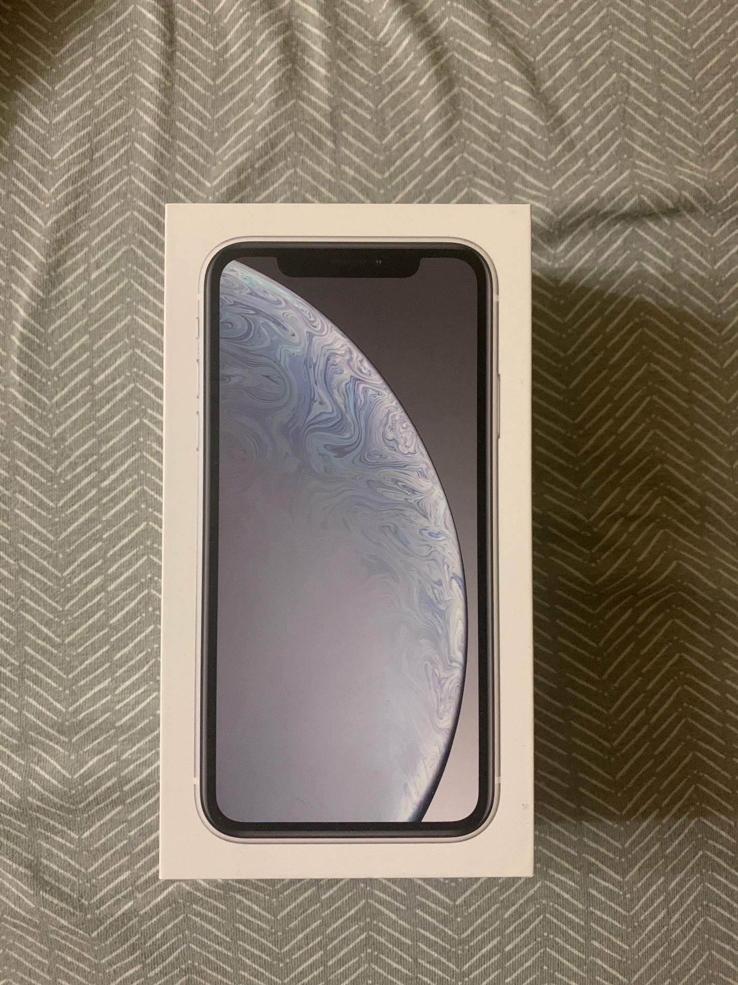 Iphone xr 64gb like new used for 2 weeks (white)