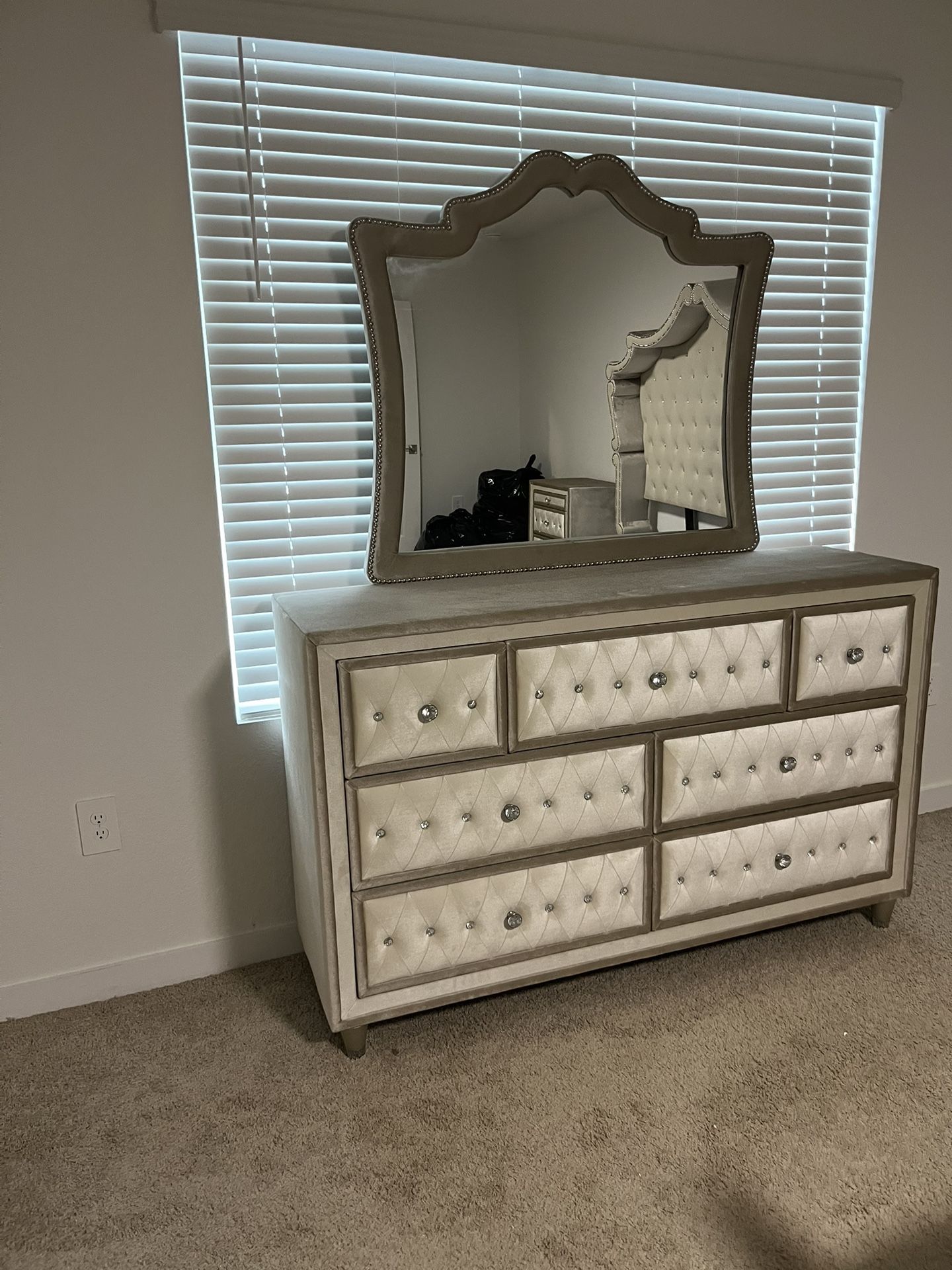 BLACK FRIDAY SALE!!!! Dresser & Mirror On Sale!!!!