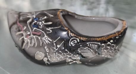 Vintage Japanese Dragonware porcelain shoe trinket dish, Moriage raised dragon design, gold trim. Measures 3” long, 1.5” tall, 1.5” wide