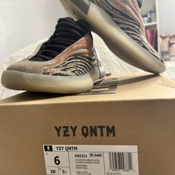 Yeezy QNTM SIZE 6