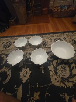 White Ceramic Scalloped Edge Bowl Set