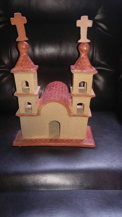 Sculpture church houses