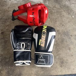 Tusingger 10 ounce boxing gloves and Macho headgear HDC 120 SM