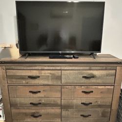 Furniture/Bed/Dresser/Table/Recliner/TV ***OBO***