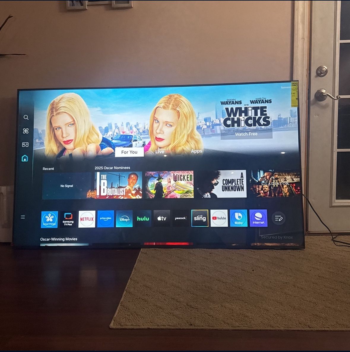 Samsung - 70" Class DU7200 Series Crystal UHD 4K Smart Tizen TV