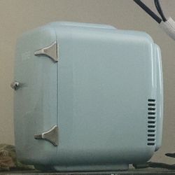 Yashe Mini Fridge 50$