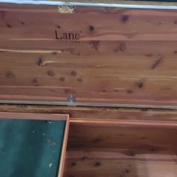 Lane Cedar Chest With Seat (Free)