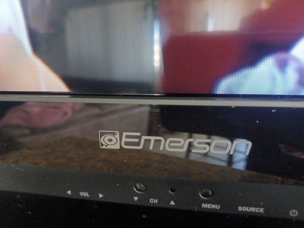 32 Inch Emerson TV