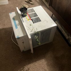 GE 12,000 BTU AIR CONDITINER