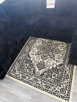 Black and White 5x7 Area Rug