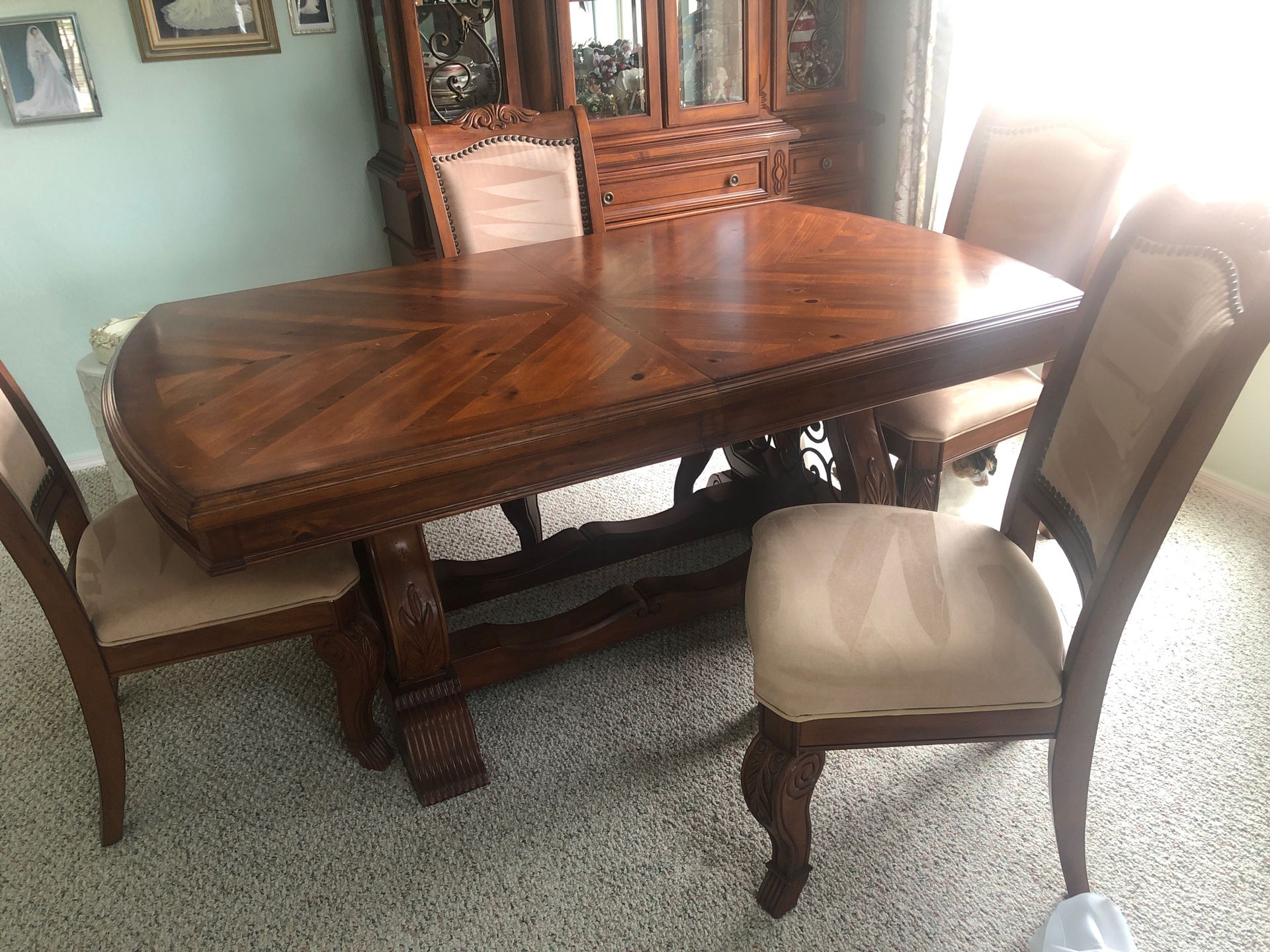Dining room table with 4 chairs,& extra leaf. China cabinet (China not included)