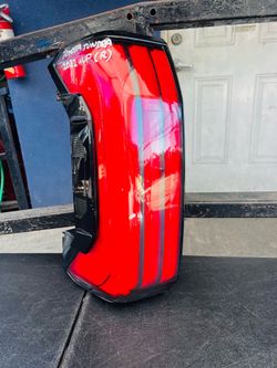 Toyota tundra 2022-2026 right passenger side tail light Oem