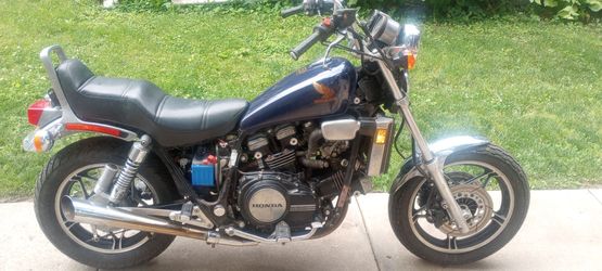 1982 Honda V-45 Magna