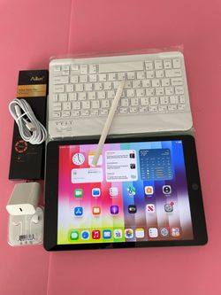 Apple IPad 8th Generation (10.2” Retina /Latest iOS 26/ 2020 model) 32GB with stylus pen, keyboard & Accessories