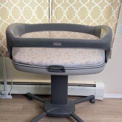 CHICCO 3 in 1 BEDSIDE BASSINET, Like New!