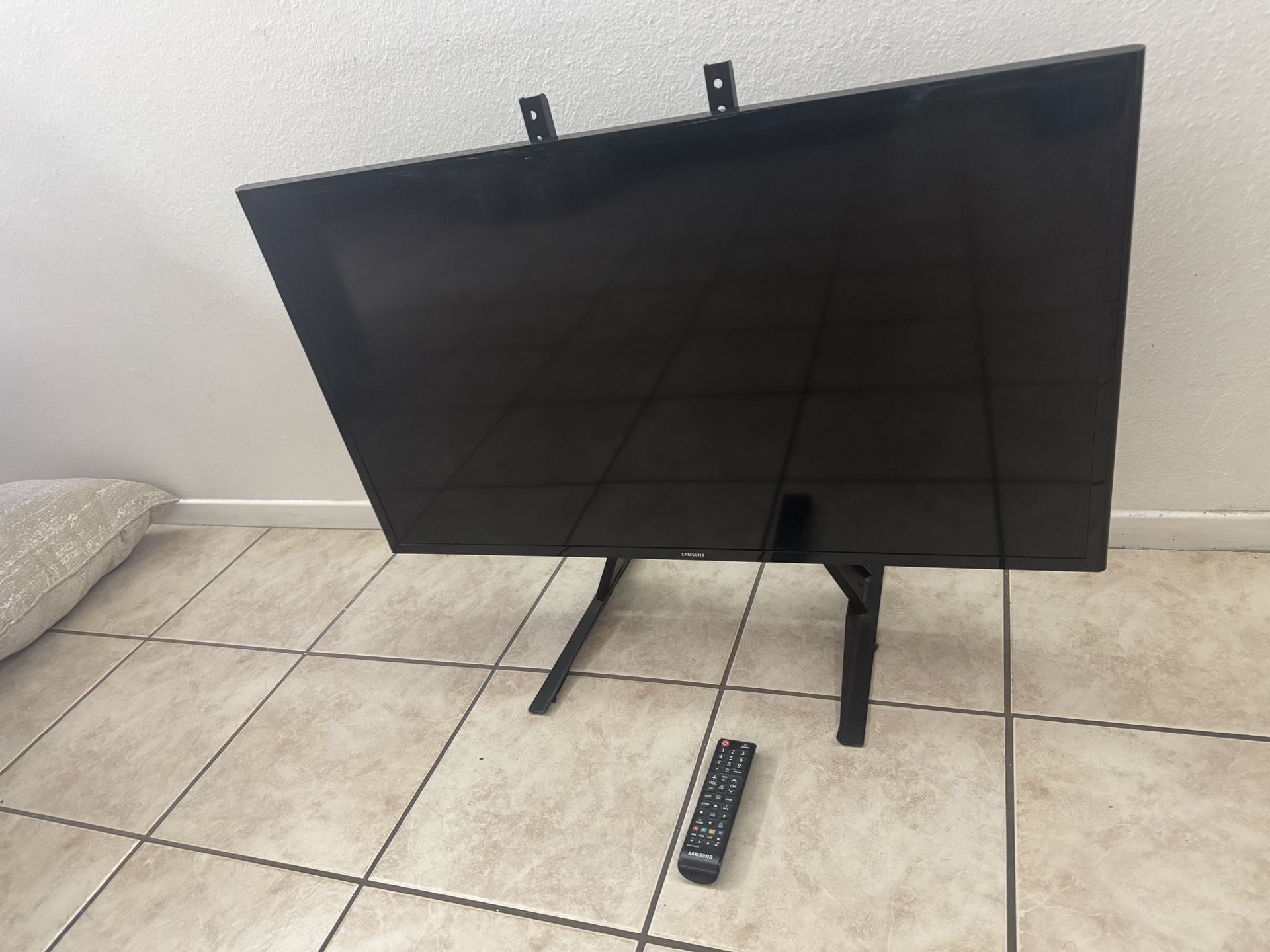 Samsung TV 35inch