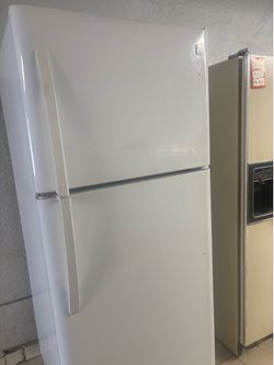 White Top and Bottom 20 cubic foot